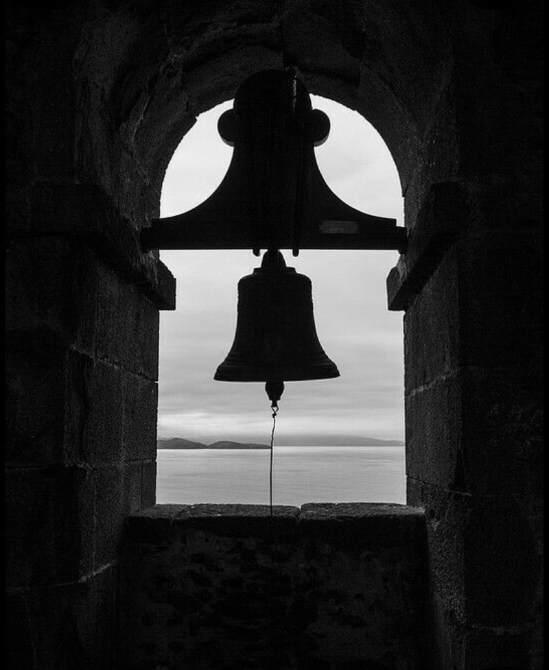 The bell beneath the mountain